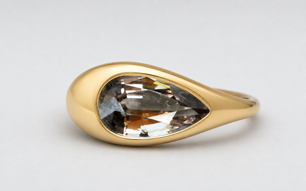 3D render of a pear shaped champagne coloured natural zircon in a yellow gold ornamental ring