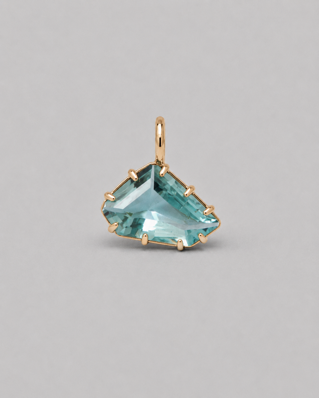 3D render of a loose freeform light blue aquamarine set in a yellow gold multi claw pendant with a thin bail