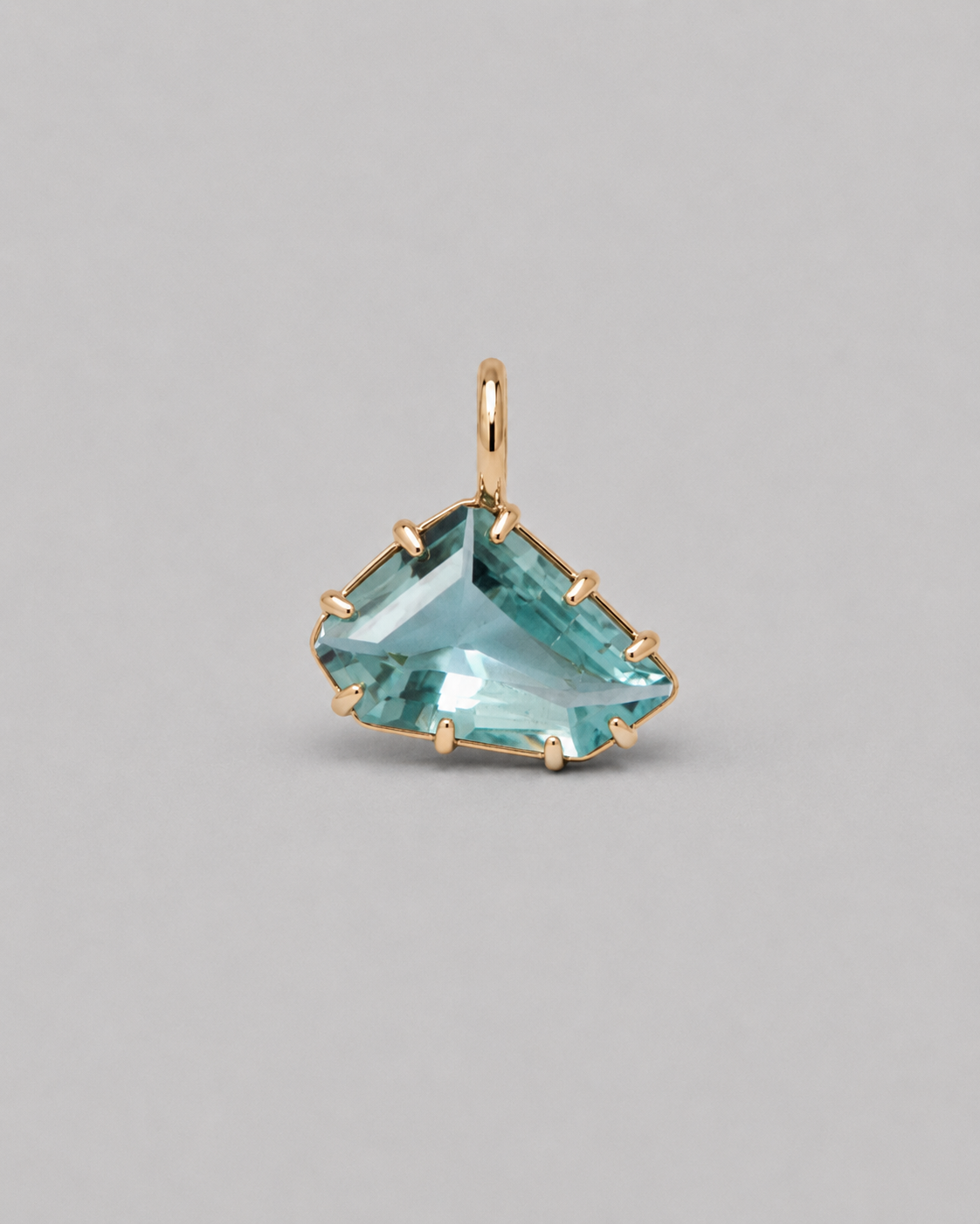 3D render of a loose freeform light blue aquamarine set in a yellow gold multi claw pendant with a thin bail