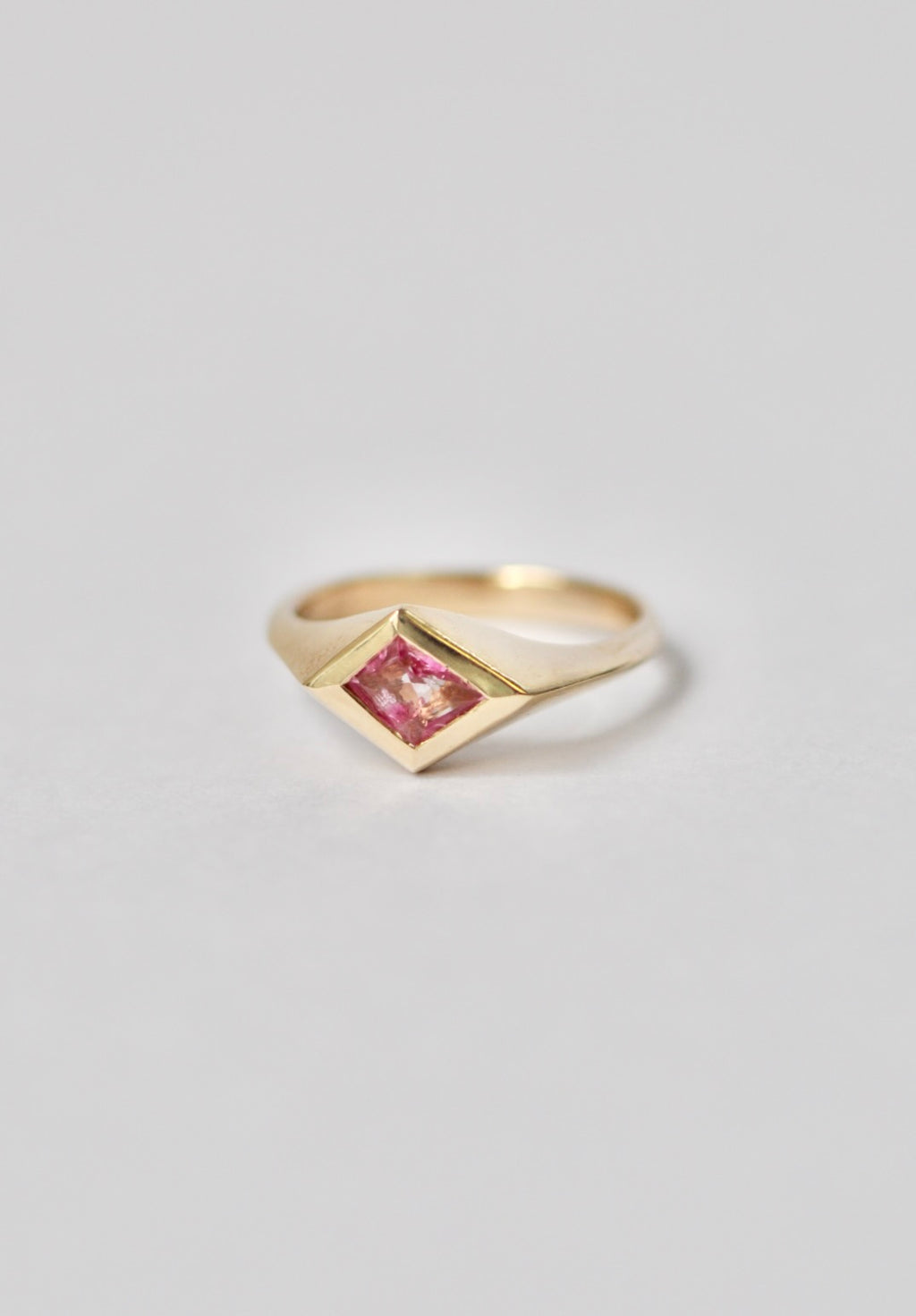 Uno Signet: Pink Spinel