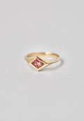 Uno Signet: Pink Spinel