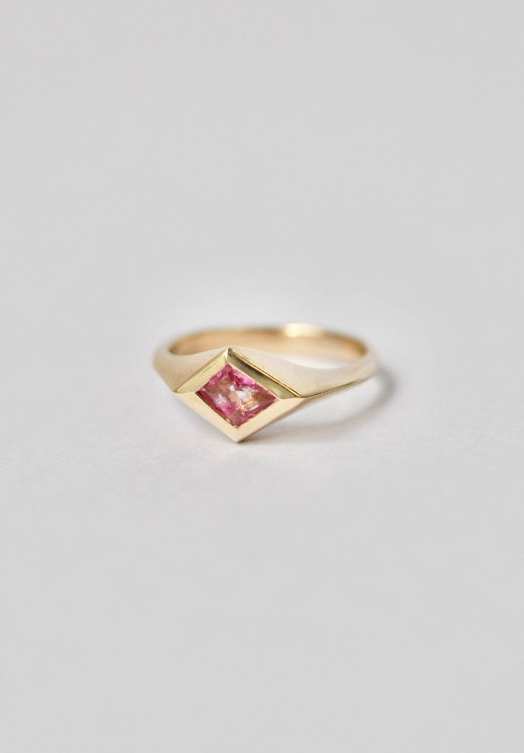 Uno Signet: Pink Spinel