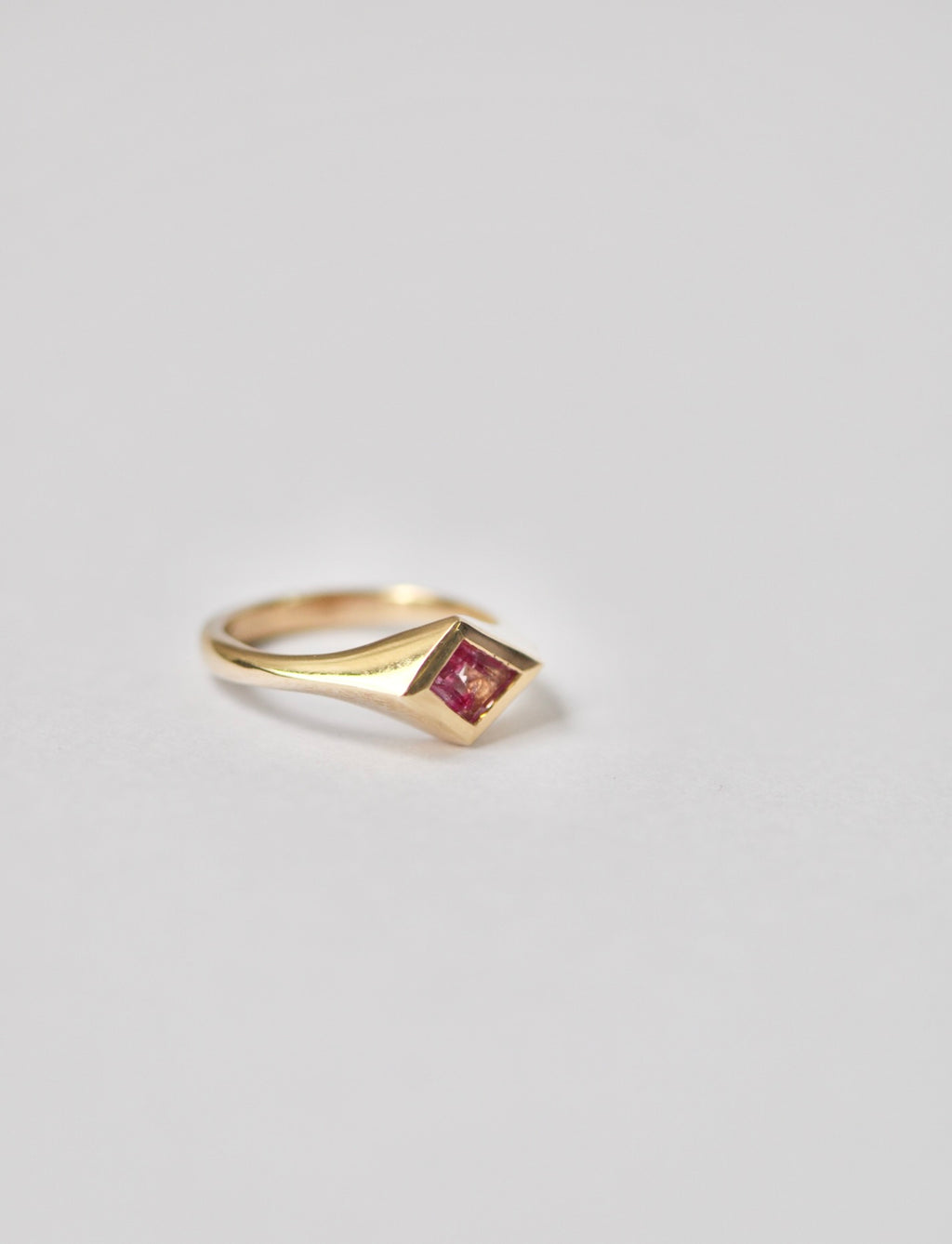 Uno Signet: Pink Spinel