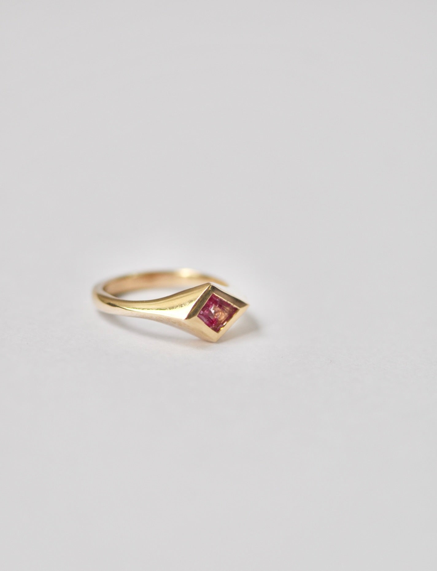 Uno Signet: Pink Spinel